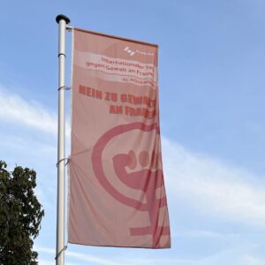 Fahnenaktion anlässlich des „Tages gegen Gewalt an Frauen“ zum Thema „Frauen und Schmerz“ am Donnerstag, den 27. November 2025 um 16 Uhr in das Rathaus der Gemeinde Wimsheim