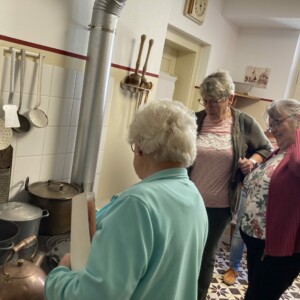 Führung durchs Waldenser Museum Pinach mit Gertrud Roux @Bild Böhmerle Führung durchs Waldenser Museum Pinach mit Gertrud Roux @Bild Böhmerle