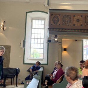 Führung durchs Waldenser Kirche Pinach mit Cornelia Schuler @Bild Böhmerle Führung durchs Waldenser Kirche Pinach mit Cornelia Schuler @Bild Böhmerle